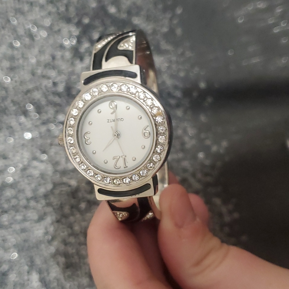 womans watch - Picture 3 of 5